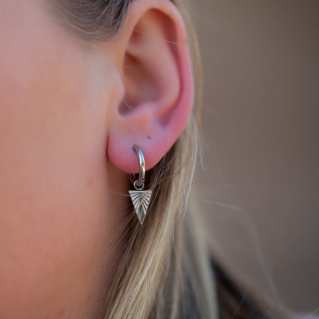 Zilver oorbellen driehoek triangle  stralen go dutch label