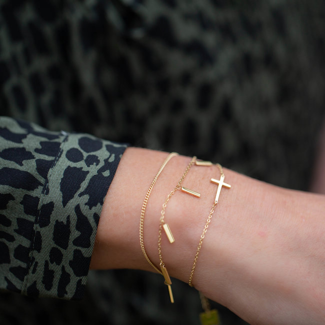 Stijlvolle armband goud met kruis