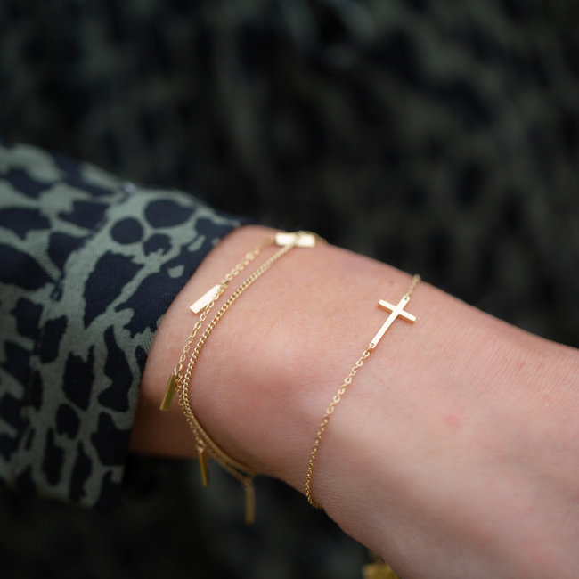 Stijlvolle armband goud met kruis