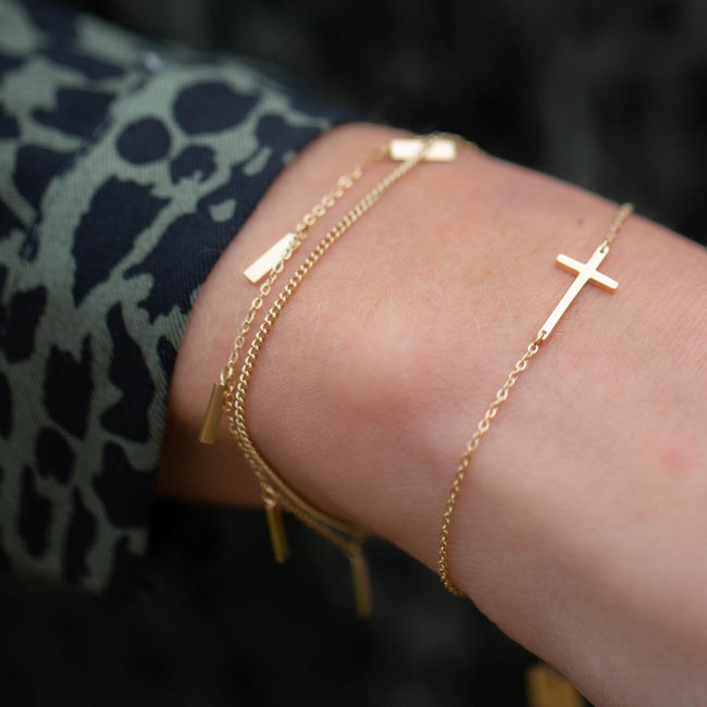 Stijlvolle armband goud met kruis