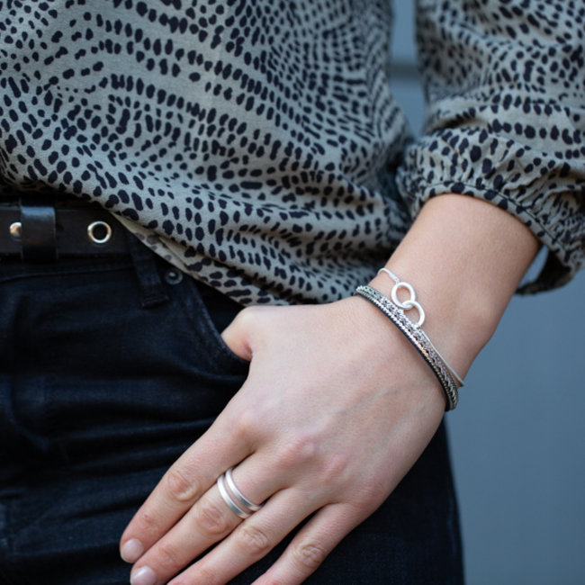 Biba Schakel armband en zilver leren bandje