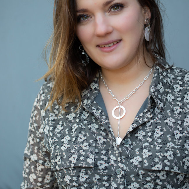 Matzilver schakelketting met ronde hanger