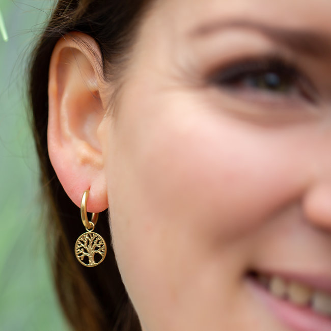 Day & Eve by Go Dutch Label  "Betoverende oorbellen met levensboom: symbool van kracht en verbondenheid"