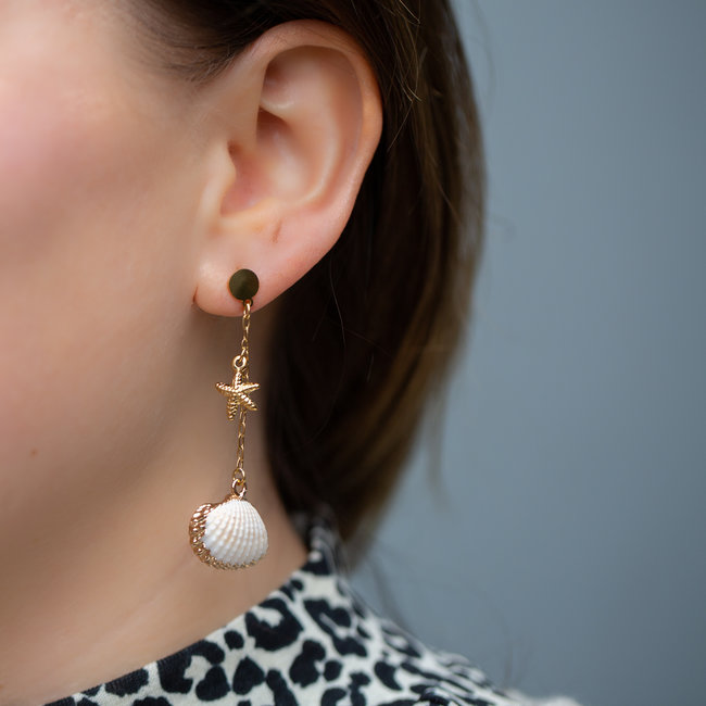 Day & Eve  Schelp goud oorbellen lang