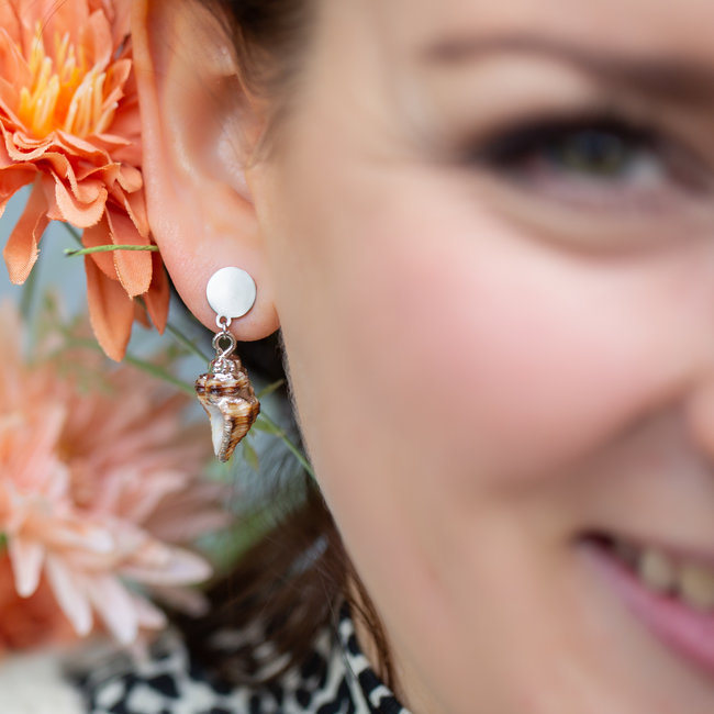 Day & Eve by Go Dutch Label Schelp zilver oorbellen