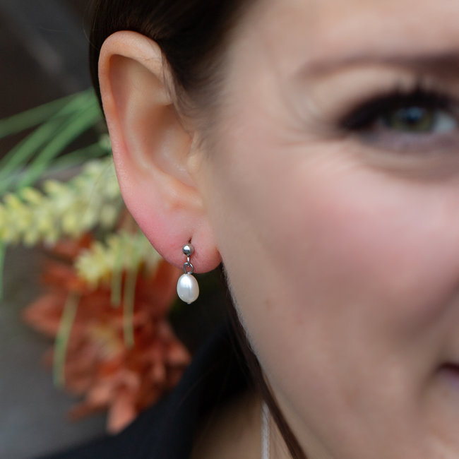 Day & Eve  Zilver oorbellen met witte parel