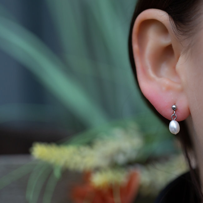 Day & Eve by Go Dutch Label Zilver oorbellen met witte parel