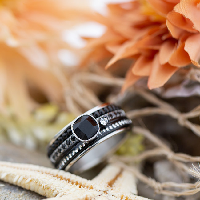 Complete IXXXI ring zilver zwart met zwarte steen