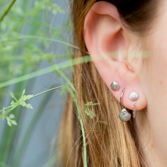 KARMA Echt zilver oorringen schelp
