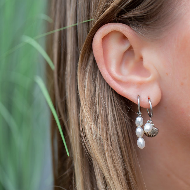 Day & Eve by Go Dutch Label Zilver oorbellen met parel en schelpje