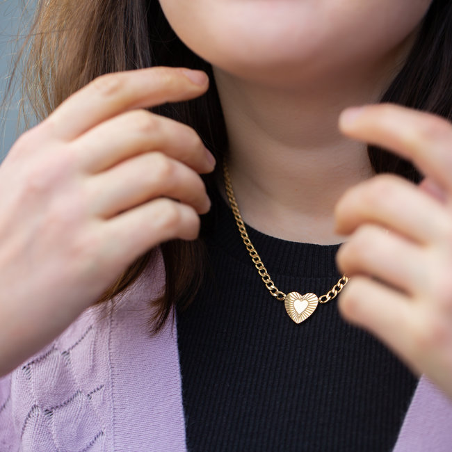 Goud schakelketting met hart en stralen