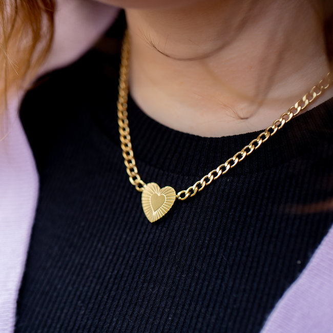Goud schakelketting met hart en stralen