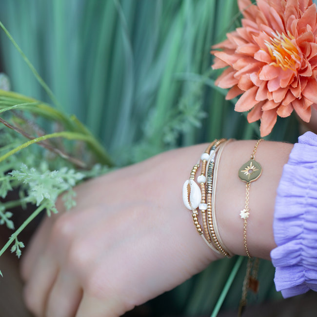 ZAG  Bijoux Gouden armband met ster en dubbele armband met schelpje