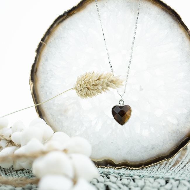 Zilveren ketting met tijgeroog natuursteen hart