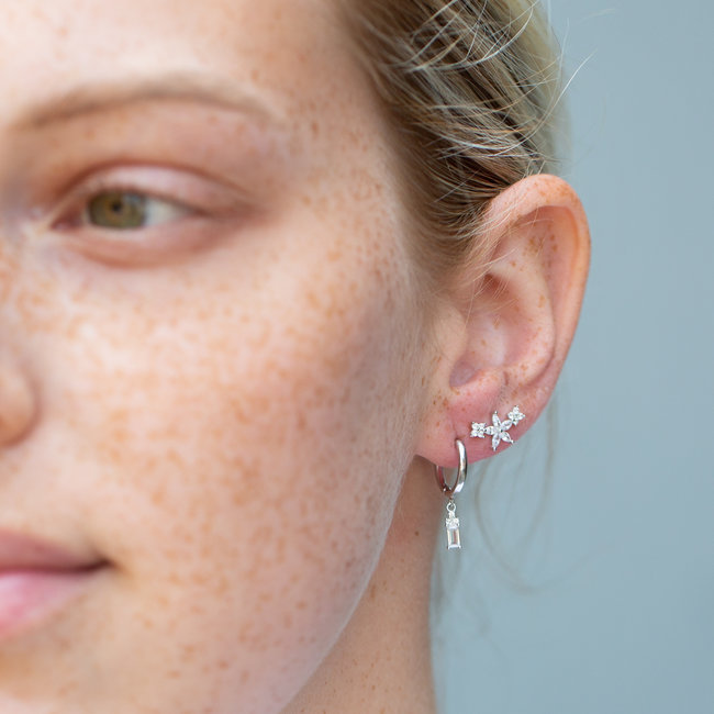 KARMA  Zilveren bloem oorsteker met kristal