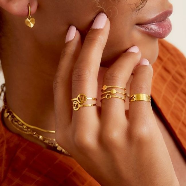 Letter ring goud
