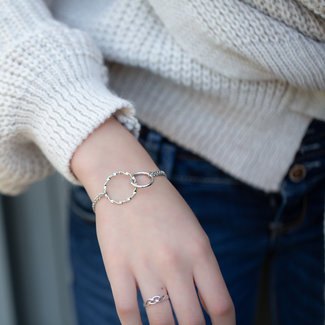 Day & Eve  Zilver schakelarmband  twee verbonden ringen