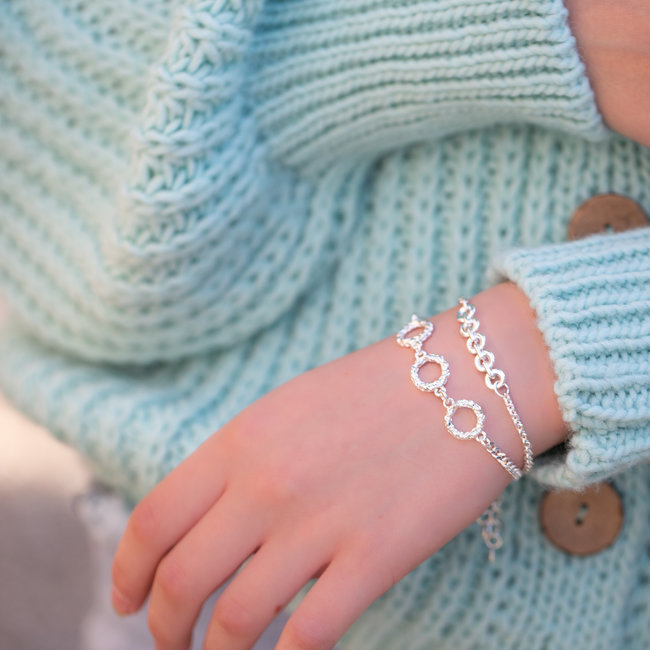 Matzilver armbanden met rondjes
