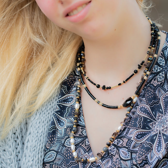 Biba Goud met zwarte kettingen