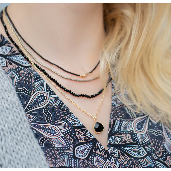 Biba Vierdubbele goud met zwarte ketting en mooie steen