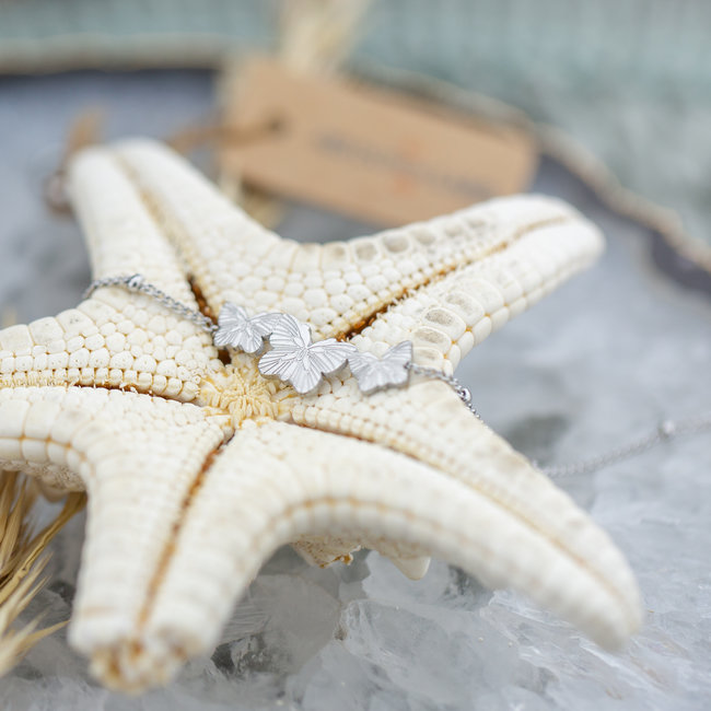 Day & Eve  Zilverkleurige armband met drie vlinders