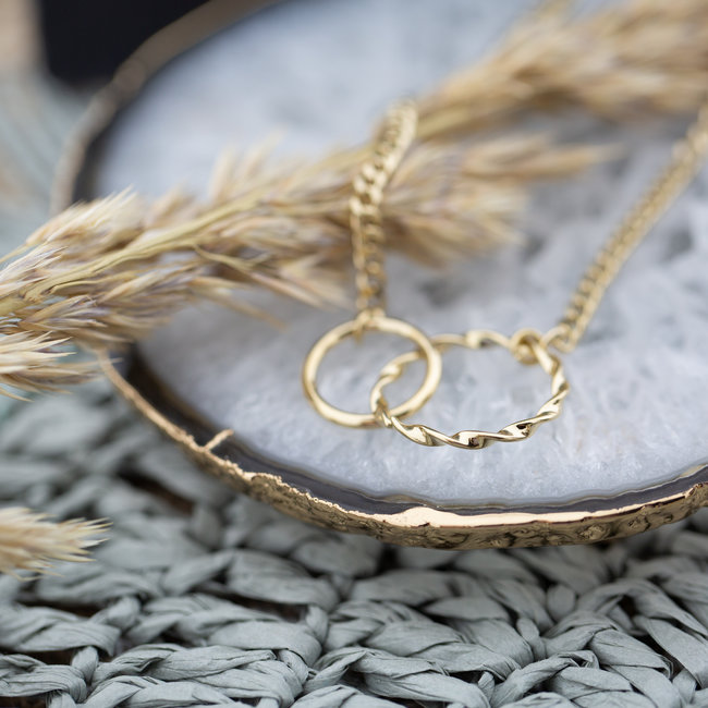 Day & Eve by Go Dutch Label Goud schakelketting met verbonden ringen