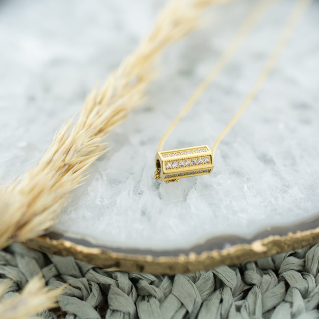 ZAG  Bijoux Goudkleurige ketting met kubus pendant
