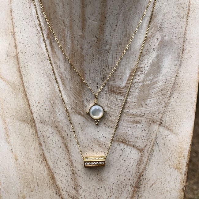 ZAG  Bijoux Goudkleurige ketting met kubus pendant