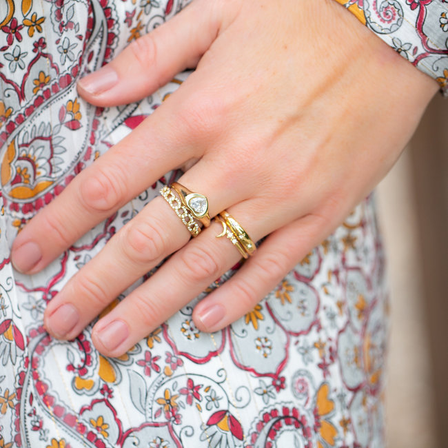 Goud schakel ring met crystal steentjes