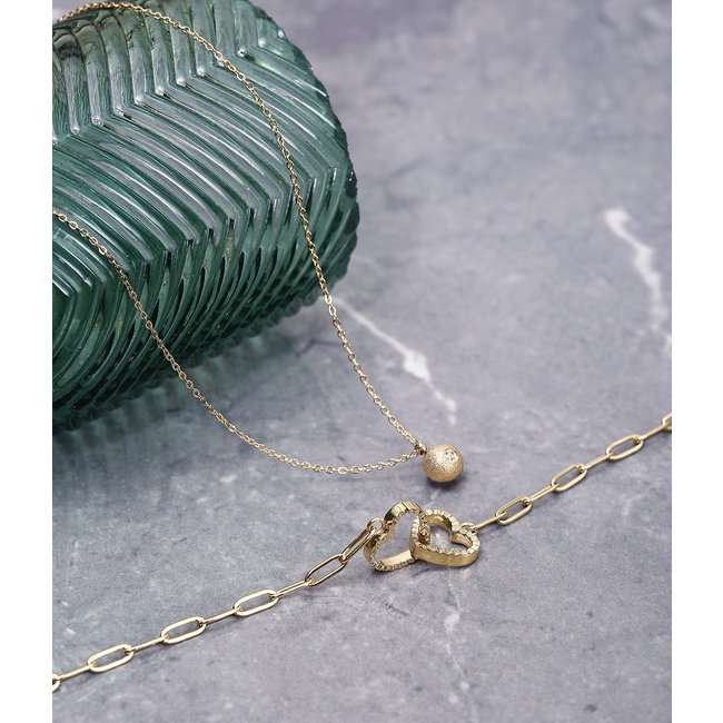 Gouden ketting verbonden harten