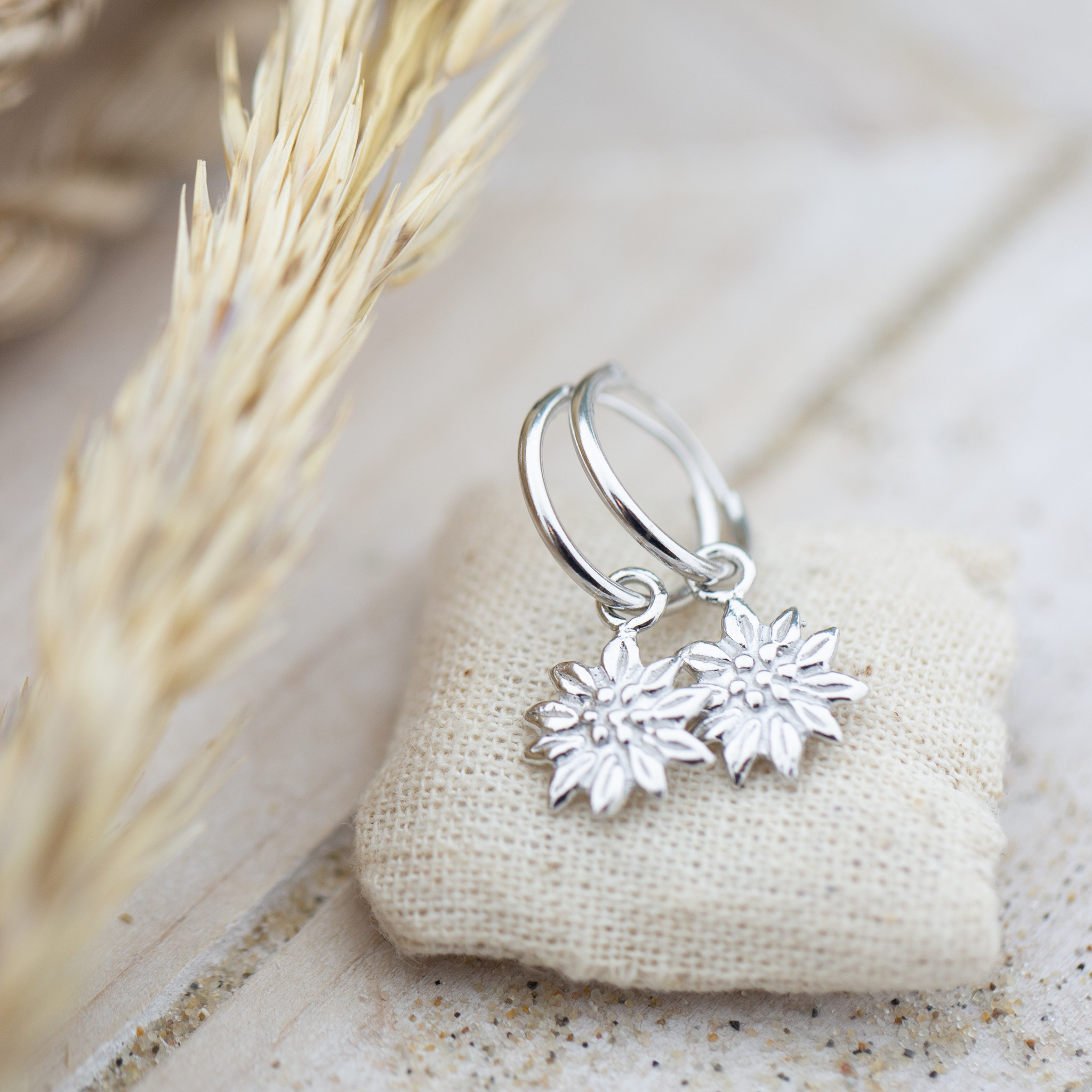 VONALA Zonnebloem bengelen oorbellen met Bling Cubic Zirconia, verguld