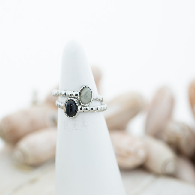 Zilver bolletjes ring met steen