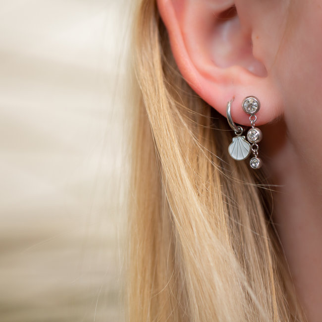 Day & Eve   Zilverkleurige oorbellen schelp of steentjes