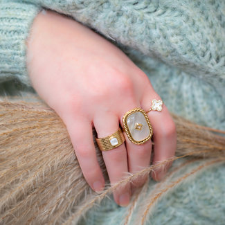 ZAG  Bijoux Goudkleurige ringen met witte steen of klaver