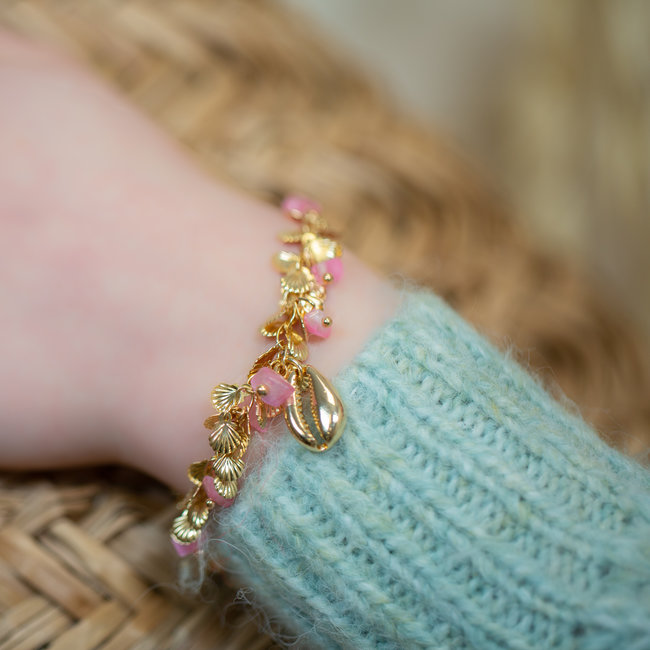 Biba Armband goud schelpen roze steentjes