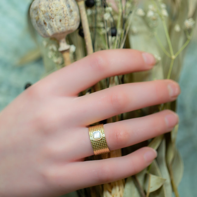 ZAG  Bijoux Goudkleurige ringen met witte steen of klaver