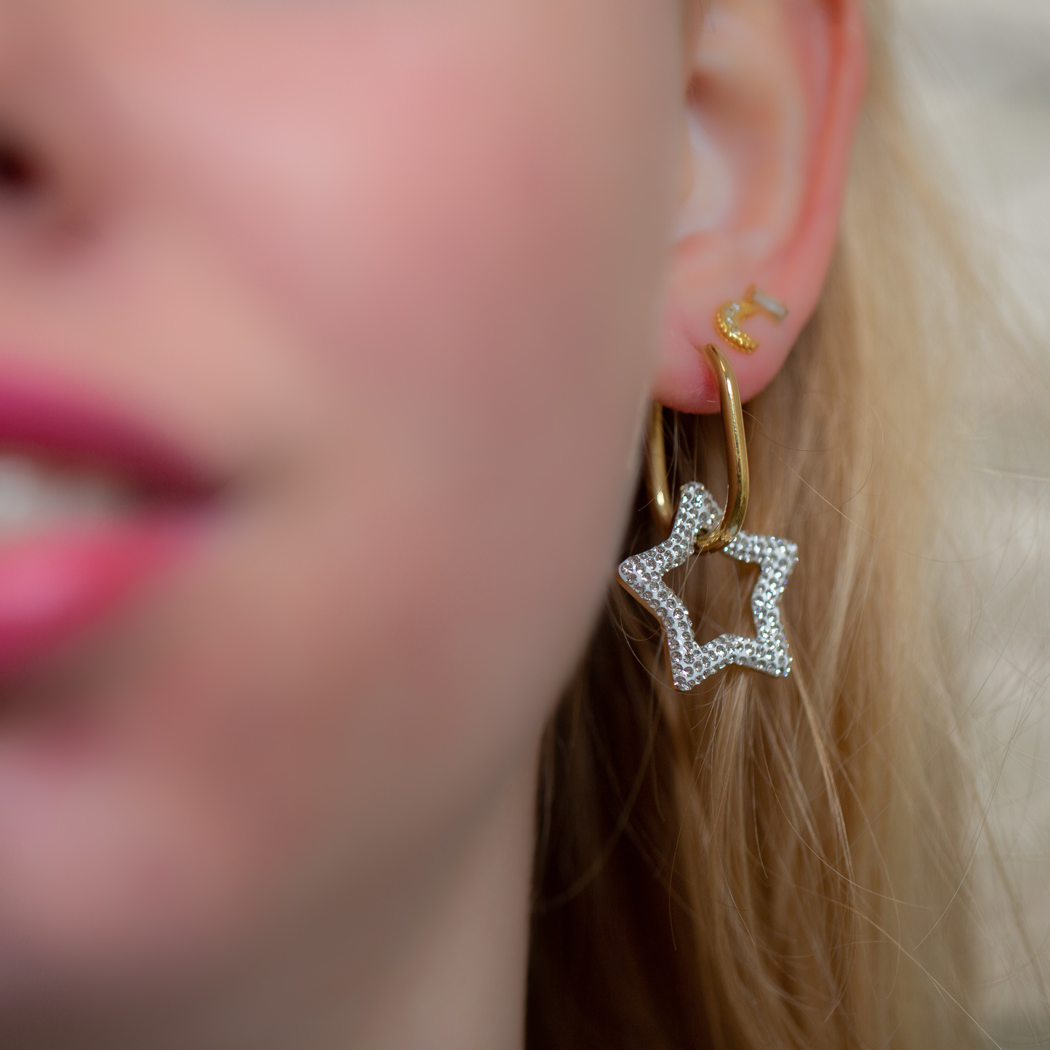 Beperking Legacy Manie Rechthoekige oorbellen met sparkle ster - Beadle