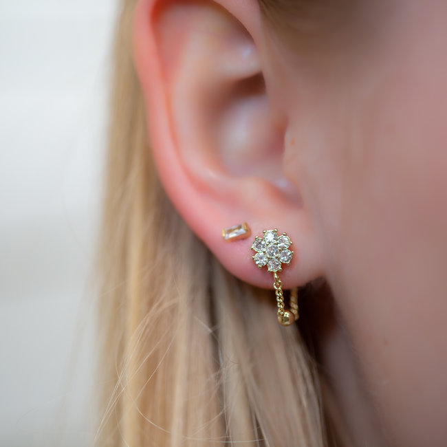 Goud bloem oorbel met ketting onderlangs