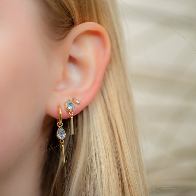Goud met blauwe druppel strass oorbellen