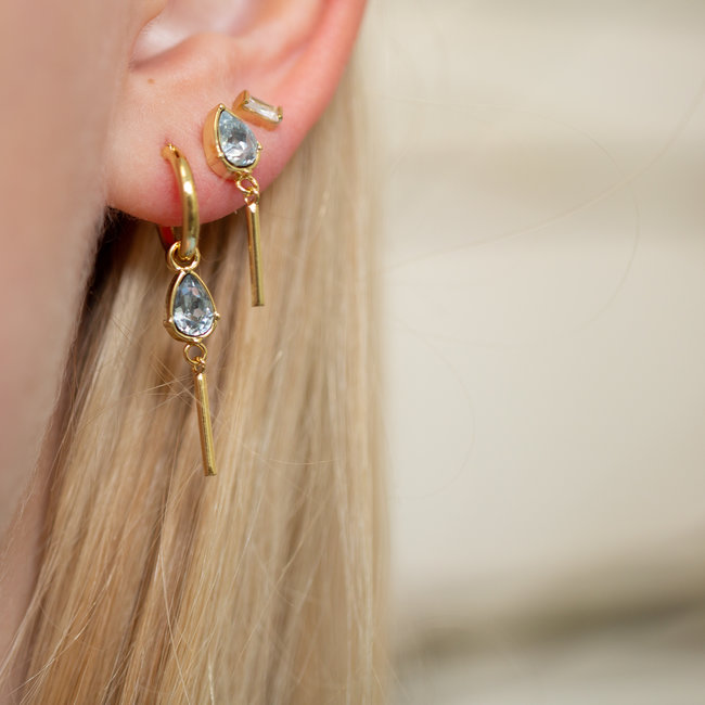 Goud met blauwe druppel strass oorbellen