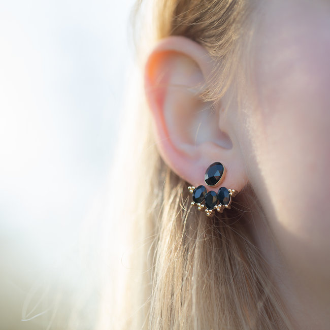 Biba Chique oorbellen met steentjes onderlangs zwart