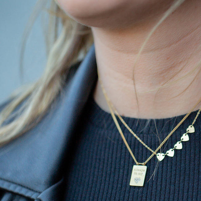 Goudkleurige ketting met hartjes of vierkant plaatje