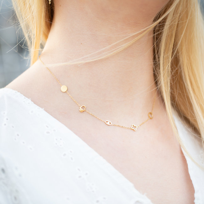 Goudkleurige ketting met symbolen klaver, hamsa, oogje