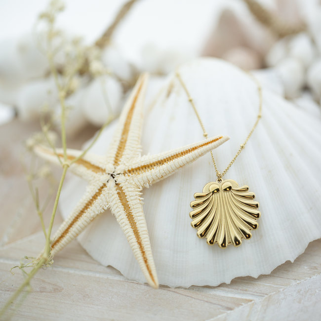 Ketting bolletjes goud met grote schelp