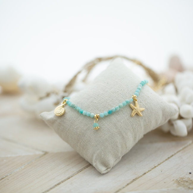 Biba Goudkleurige schakelketting met schelp bedels blauw