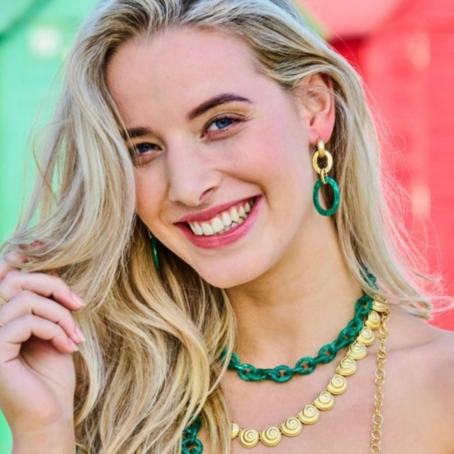 Groene en gouden ketting of oorbellen