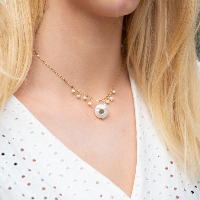 Goud ketting met witte parels
