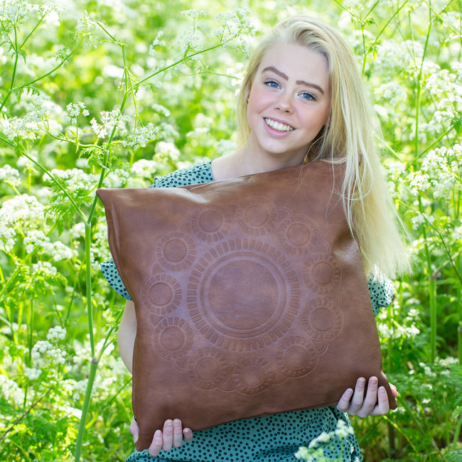 Zeeuws Kussenhoes cognac met zeeuwse knop