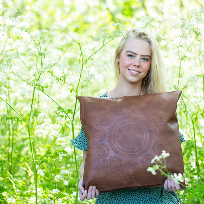 Zeeuws Kussenhoes cognac met zeeuwse knop