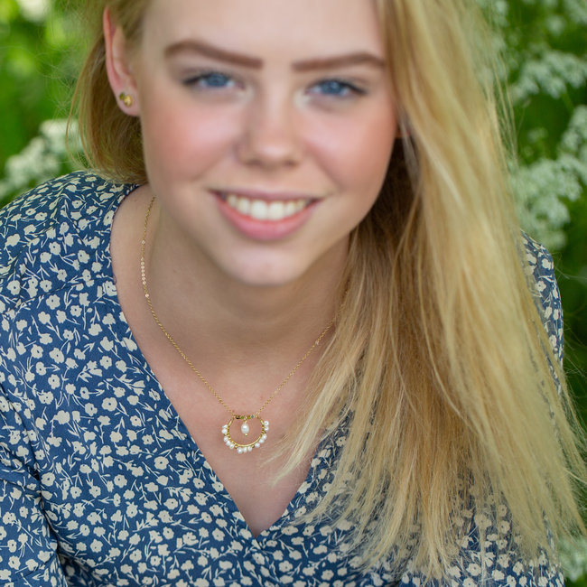 Ikita  Fijne ketting cirkel met parels goud